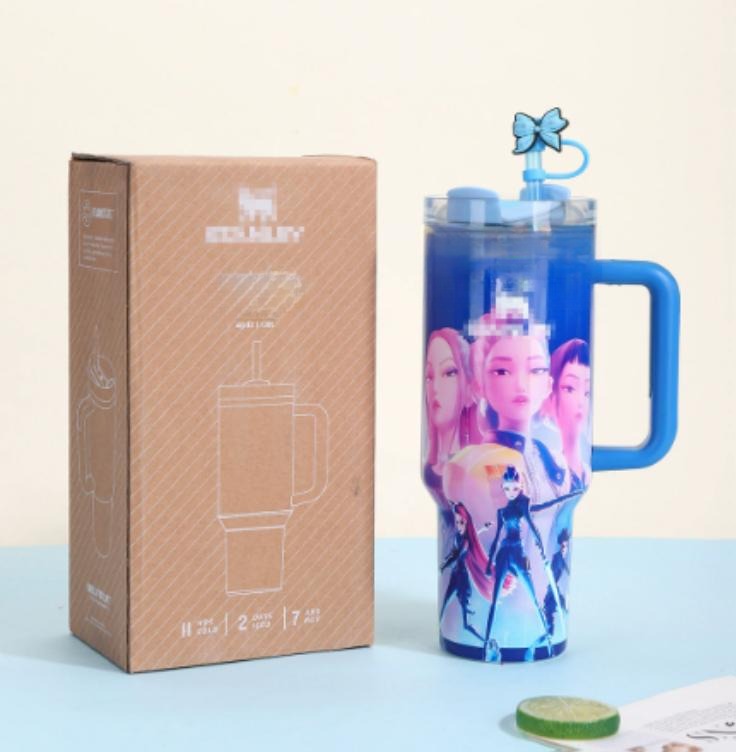 Gourde Stanley Flowstate Tumbler 40 OZ / 1.18L avec anse — bleu, édition K-pop Demon Hunters / Huntr/x