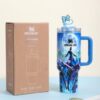 Gourde Stanley Flowstate Tumbler 40 OZ / 1.18L avec anse — bleu, motif personnage avec chapeau pointu et arme