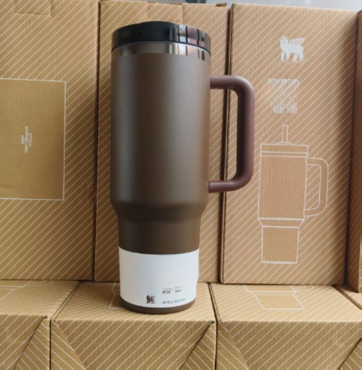 Gourde Stanley Flowstate Tumbler 40 oz avec anse — marron / bronze