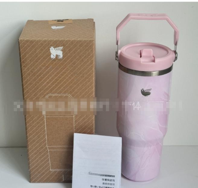 Gourde Stanley IceFlow Flip Straw Tumbler 30 OZ / 887 mL avec anse — rose pâle marbré, anse et couvercle roses