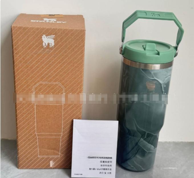 Gourde Stanley IceFlow Flip Straw Tumbler 30 OZ / 887 mL avec anse — vert foncé marbré/gris, anse et couvercle vert