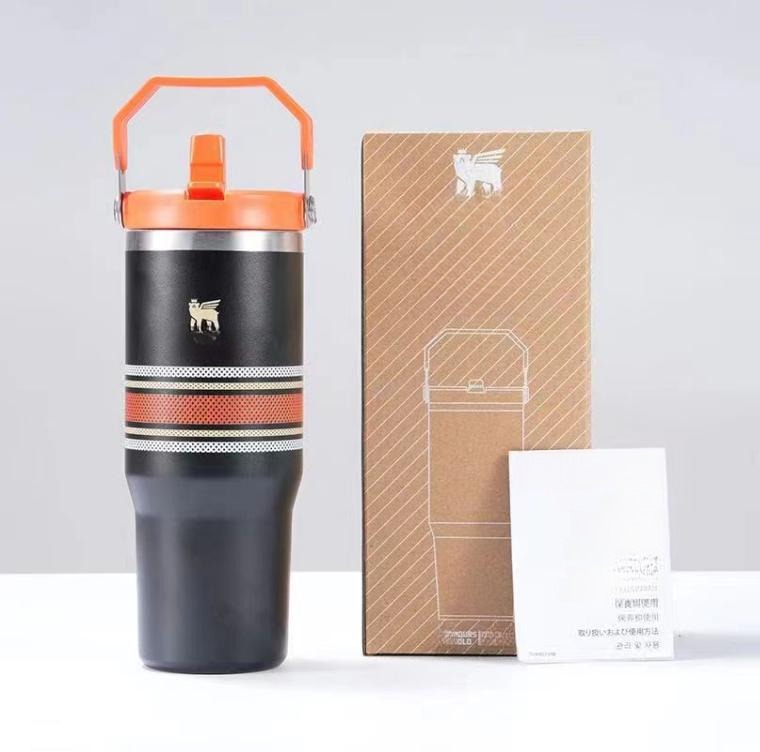 Gourde Stanley IceFlow Flip Straw Tumbler avec anse — noir à rayures orange, couvercle et poignée orange, motif rayures horizontales orange/blanc/noir