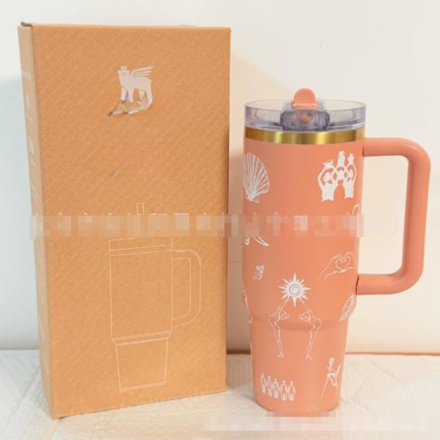 Gourde Stanley Quencher H2.0 Tumbler 30 oz avec anse — corail / pêche, motif illustrations blanches variées : coquillages
