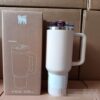Gourde Stanley Quencher H2.0 Tumbler 40 oz | 1.18 L avec anse — beige clair