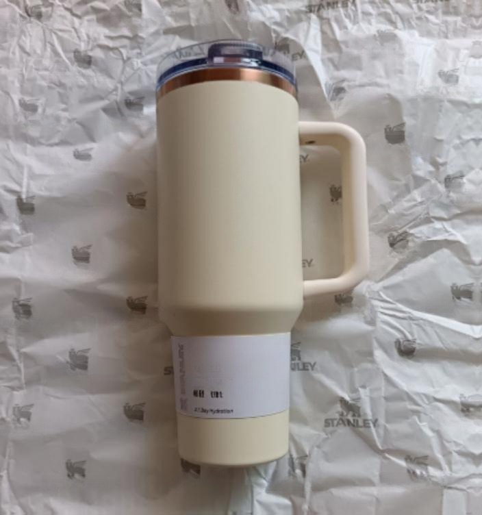 Gourde Stanley Quencher H2.0 Tumbler 40 oz / 1.18 L avec anse — beige / crème
