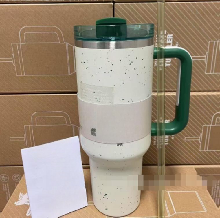Gourde Stanley Quencher H2.0 Tumbler 40 oz / 1.18 L avec anse — blanc cassé/crème moucheté, couvercle vert, édition Starbucks