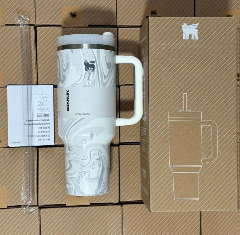 Gourde Stanley Quencher H2.0 Tumbler 40 OZ / 1.18 L avec anse — blanc/gris marbré, motif marbré/tourbillon blanc et gris