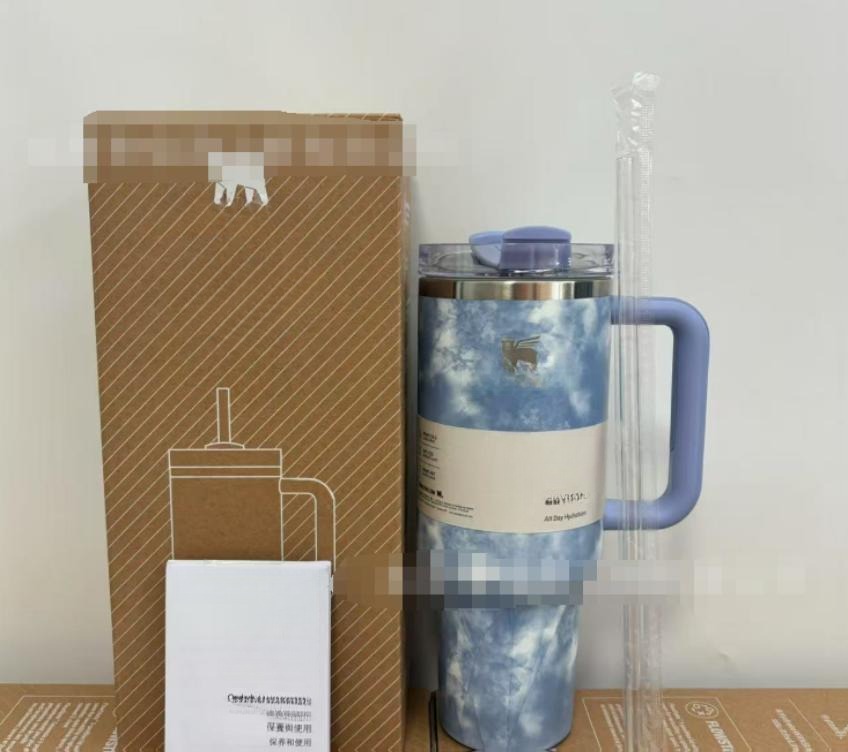 Gourde Stanley Quencher H2.0 Tumbler 40 oz / 1.18 L avec anse — bleu et blanc, motif marbré/tie-dye bleu et blanc façon