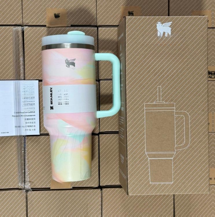 Gourde Stanley Quencher H2.0 Tumbler 40 OZ | 1.18 L avec anse — multicolore pastel (rose, jaune, turquoise), motif pastel multicolore en dégradé/nuage