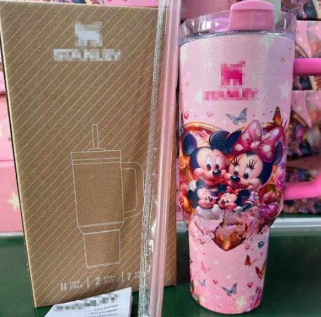 Gourde Stanley Quencher H2.0 Tumbler 40 OZ / 1.18 L avec anse — rose, motif personnages souris de dessin animé (couple