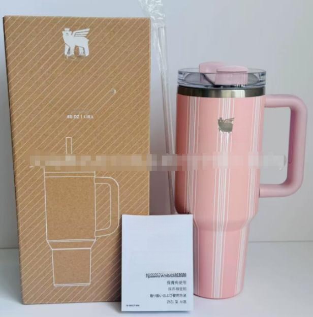 Gourde Stanley Quencher H2.0 Tumbler 40 OZ / 1.18 L avec anse — rose pâle rayé, motif fines rayures verticales blanches et roses