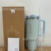 Gourde Stanley Quencher H2.0 Tumbler 40 oz / 1.18 L avec anse — vert menthe pâle, édition Starbucks
