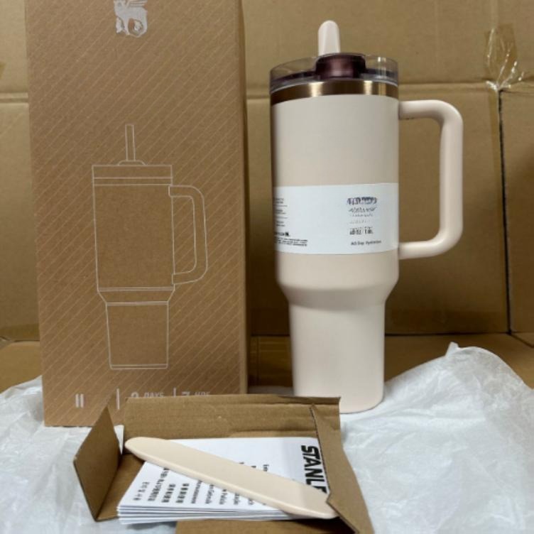 Gourde Stanley Quencher H2.0 Tumbler 40 oz / 1.18L avec anse — beige / crème