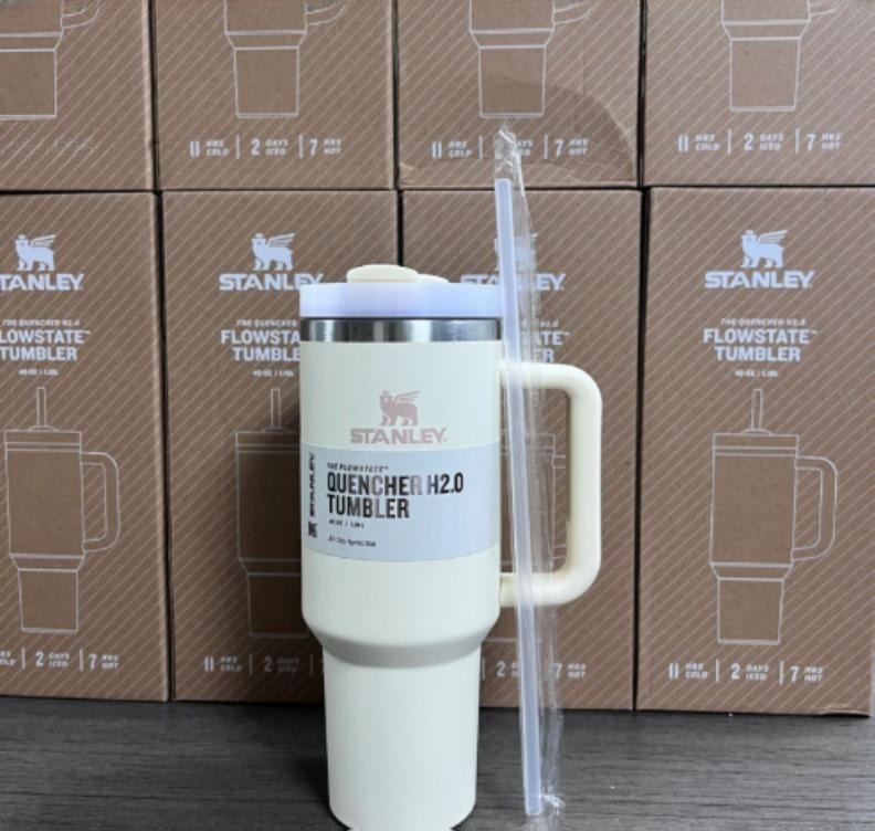 Gourde Stanley Quencher H2.0 Tumbler 40 oz / 1.18L avec anse — crème / blanc cassé