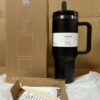 Gourde Stanley Quencher H2.0 Tumbler 40 oz / 1.18L avec anse — noir