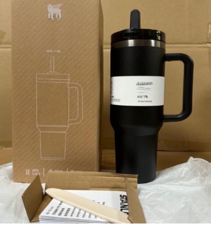 Gourde Stanley Quencher H2.0 Tumbler 40 oz / 1.18L avec anse — noir