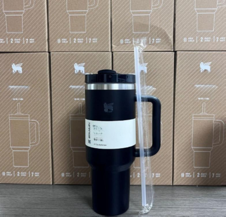 Gourde Stanley Quencher H2.0 Tumbler 40 oz / 1.18L avec anse — noir