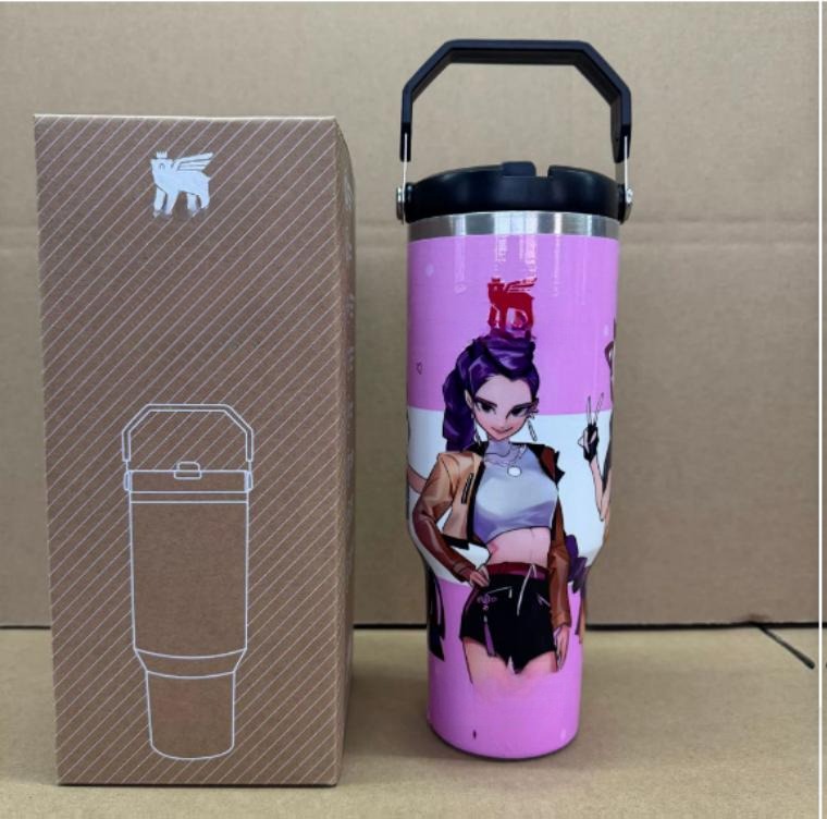 Gourde Stanley Quencher H2.0 Tumbler 40 OZ / 1.18L avec anse — rose, édition K-pop Demon Hunters / Huntr/x
