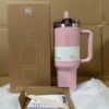 Gourde Stanley Quencher H2.0 Tumbler 40 oz / 1.18L avec anse — rose pâle