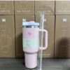 Gourde Stanley Quencher H2.0 Tumbler 40 oz / 1.18L avec anse — rose pâle