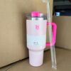 Gourde Stanley Quencher H2.0 Tumbler 40 oz / 1.18L avec anse — rose vif / fuchsia
