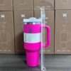 Gourde Stanley Quencher H2.0 Tumbler 40 oz / 1.18L avec anse — rose vif / magenta