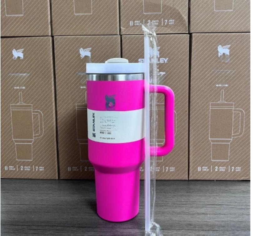 Gourde Stanley Quencher H2.0 Tumbler 40 oz / 1.18L avec anse — rose vif / magenta