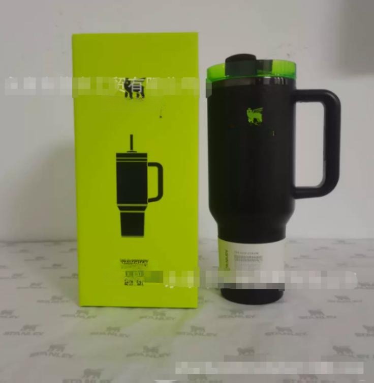 Gourde Stanley Quencher H2.0 Tumbler 40 oz avec anse — noir avec couvercle vert fluo