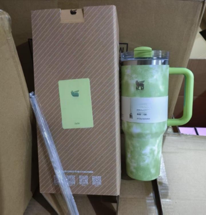 Gourde Stanley Quencher H2.0 Tumbler 40 oz avec anse — vert clair et blanc, motif marbré/tie-dye blanc et vert