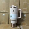 Gourde Stanley Quencher H2.0 Tumbler avec anse — blanc