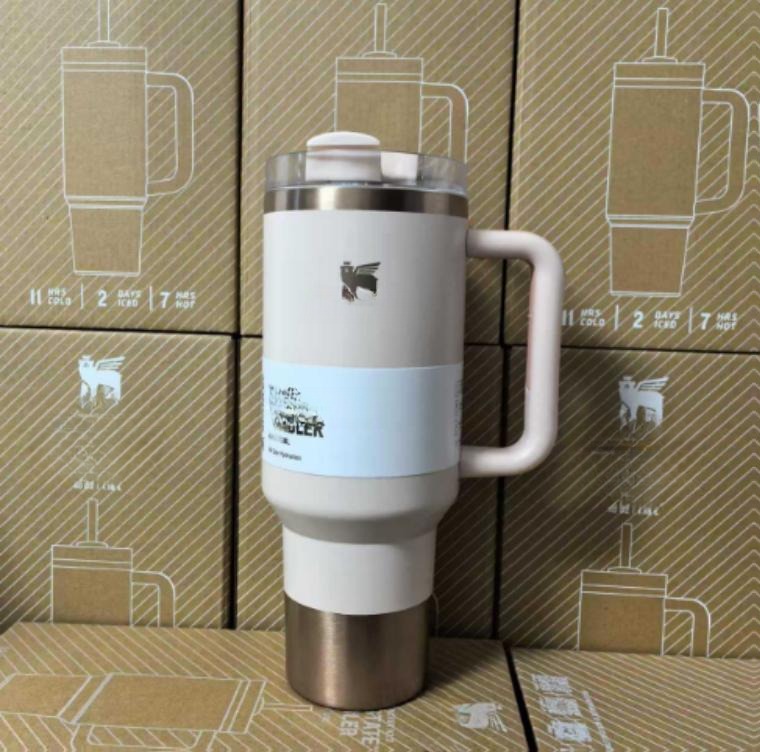 Gourde Stanley Quencher H2.0 Tumbler avec anse — blanc