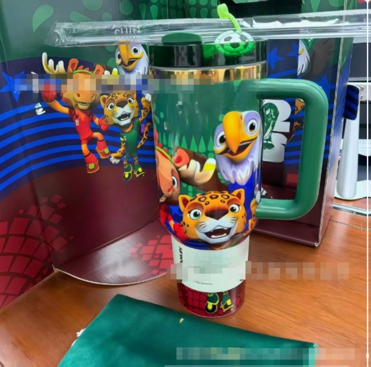 Gourde Stanley Quencher H2.0 Tumbler avec anse — vert, édition FIFA / World Cup