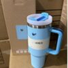 Gourde Stanley Quencher H2.0 Tumbler vide avec anse — bleu ciel clair