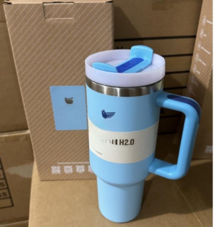 Gourde Stanley Quencher H2.0 Tumbler vide avec anse — bleu ciel clair