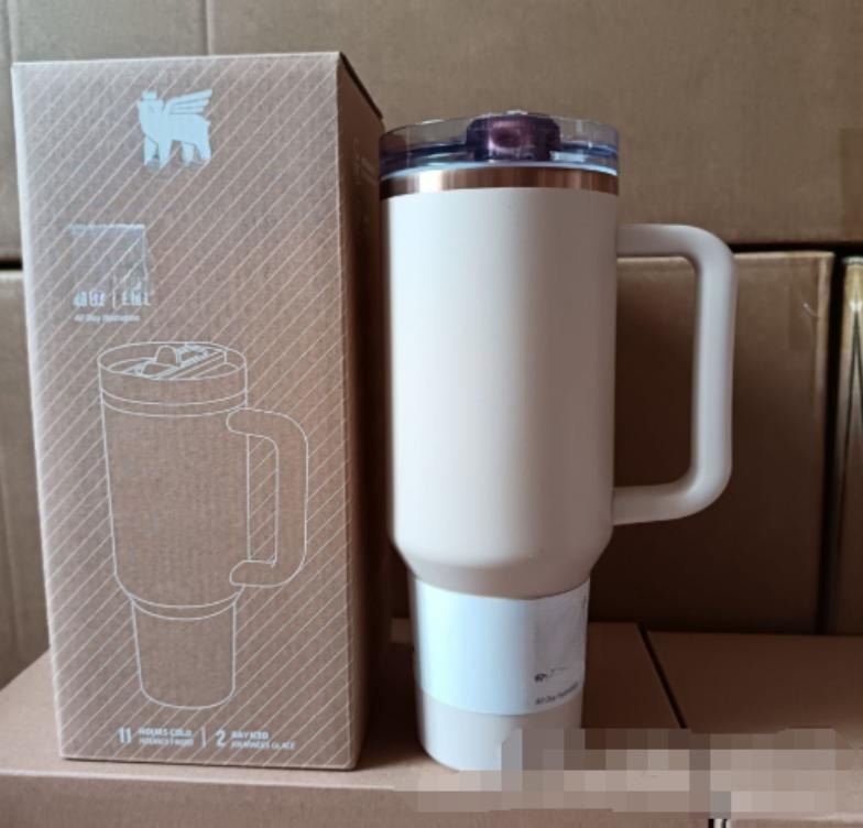 Gourde Stanley Quencher ProTour Tumbler 40 oz / 1.18 L avec anse — beige clair