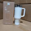 Gourde Stanley Quencher ProTour Tumbler 40 oz / 1.18 L avec anse — blanc