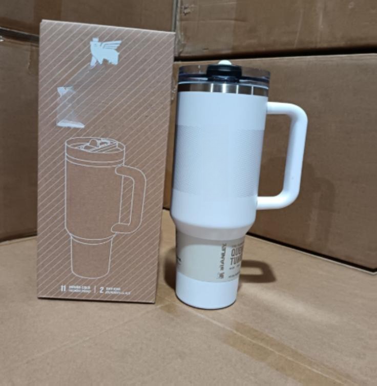 Gourde Stanley Quencher ProTour Tumbler 40 oz / 1.18 L avec anse — blanc