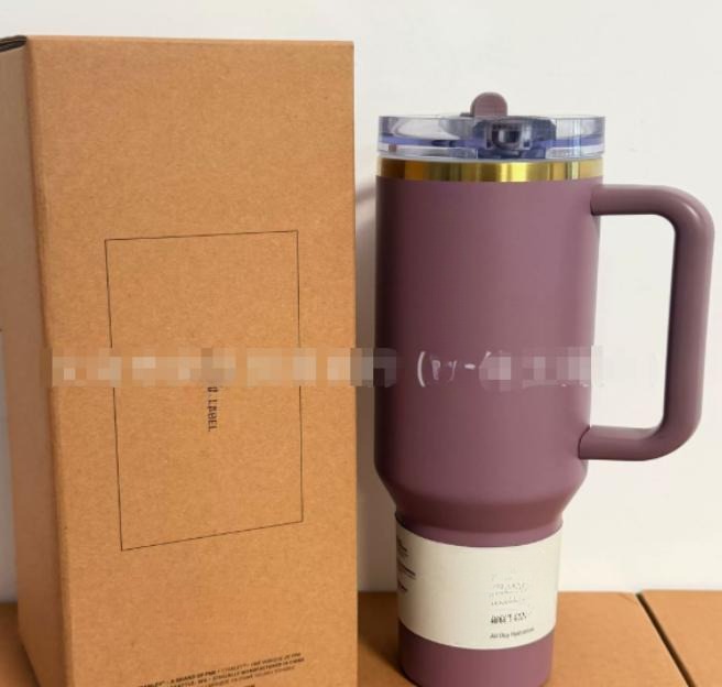 Gourde Stanley Quencher ProTour Tumbler 40 OZ / 1.18 L avec anse — mauve / prune, couvercle bleu foncé transparent