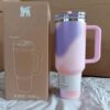 Gourde Stanley Quencher ProTour Tumbler 40 oz / 1.18 L avec anse — violet et rose (dégradé)