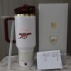 Gourde Stanley Quencher ProTour Tumbler avec anse — blanc avec couvercle et anse bordeaux, édition Arsenal