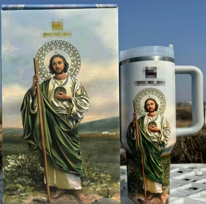 Gourde Stanley Quencher Tumbler avec anse — blanc avec image imprimée, motif personnage masculin barbu en robe blanche et