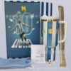 Gourde Stanley Quencher Tumbler avec anse — blanc et bleu ciel à rayures, édition Messi