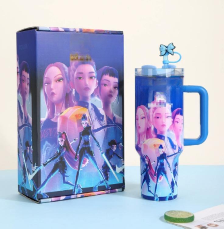 Gourde Stanley Quencher Tumbler avec anse — bleu, édition K-pop Demon Hunters / Huntr/x