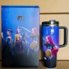 Gourde Stanley Quencher Tumbler avec anse — bleu foncé, édition K-pop Demon Hunters / Huntr/x