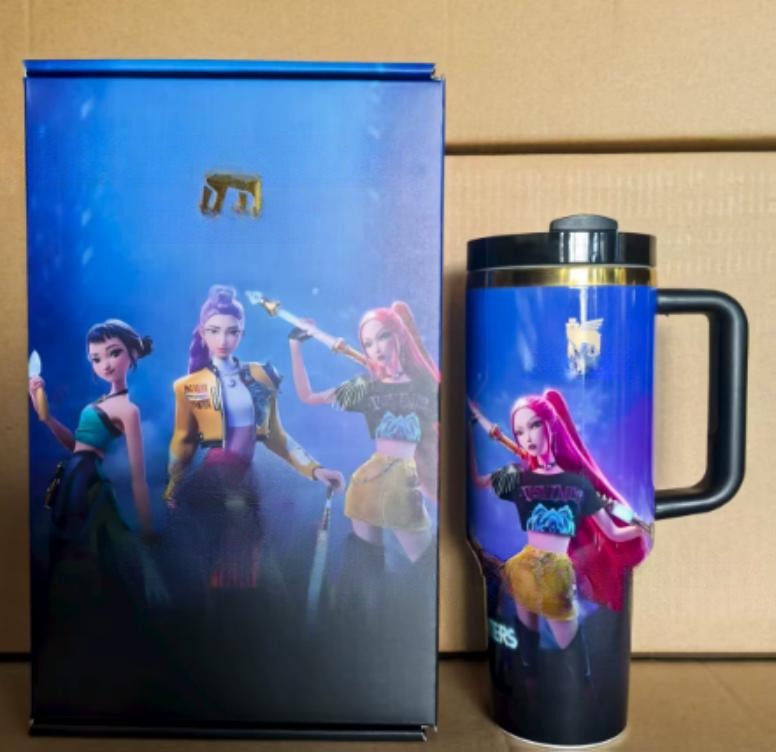 Gourde Stanley Quencher Tumbler avec anse — bleu foncé, édition K-pop Demon Hunters / Huntr/x