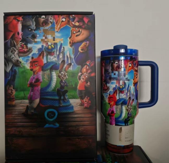 Gourde Stanley Quencher Tumbler avec anse — bleu foncé, édition Zootopia 2