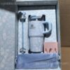 Gourde Stanley Quencher Tumbler avec anse — bleu pâle avec motif floral blanc, édition LoveShackFancy
