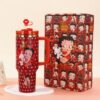 Gourde Stanley Quencher Tumbler avec anse — bordeaux à pois blancs, motif personnage féminin de dessin animé assis