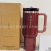 Gourde Stanley Quencher Tumbler avec anse — bordeaux / rouge foncé