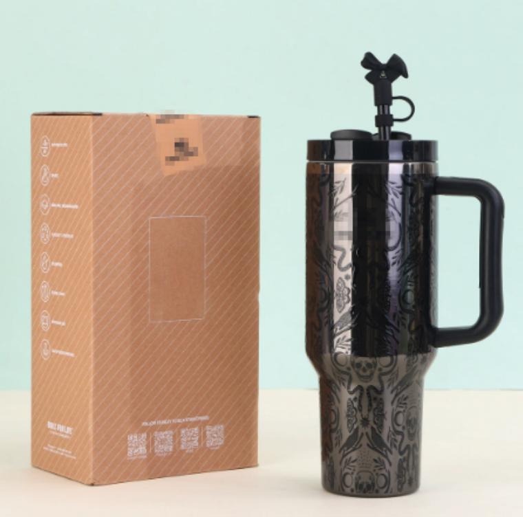 Gourde Stanley Quencher Tumbler avec anse — gris foncé/noir, motif floral sombre avec éléments évoquant